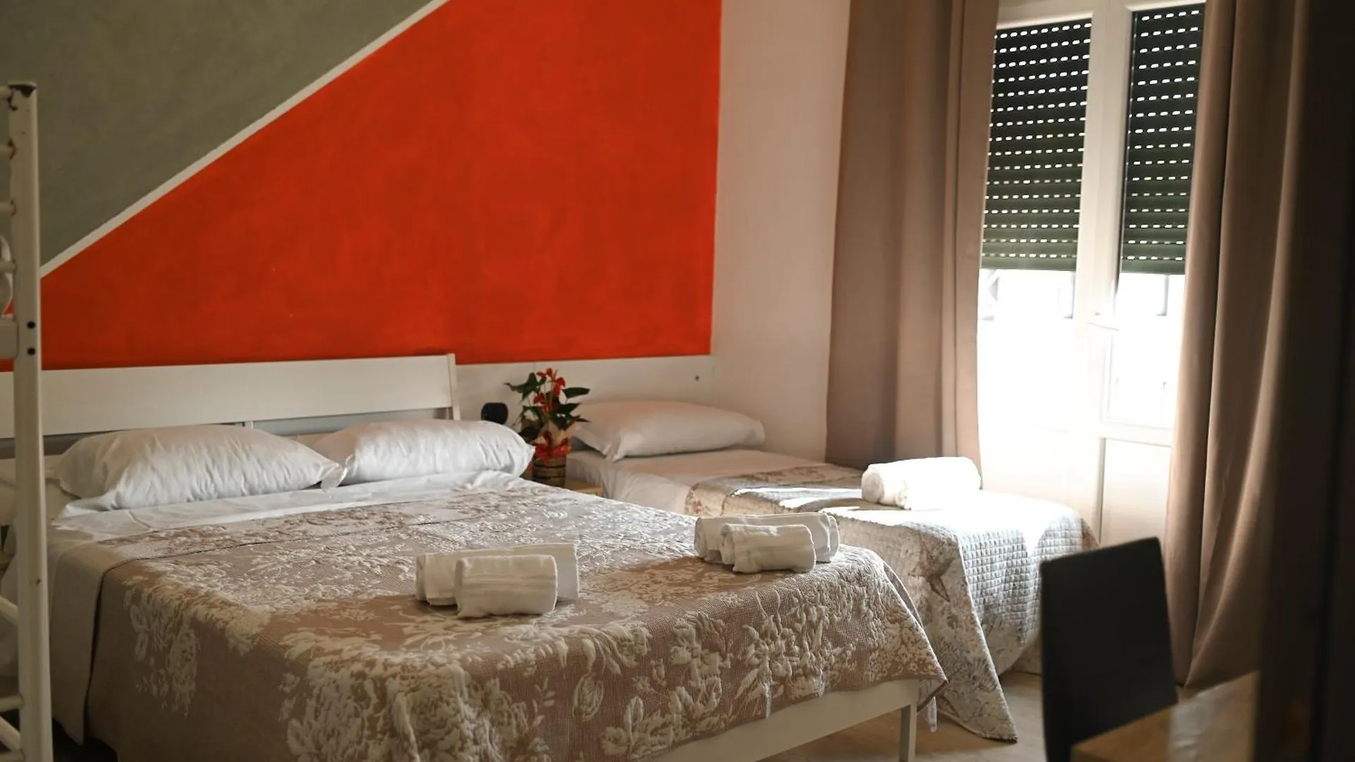 La Gloria Rho Private Rooms Only イタリア
